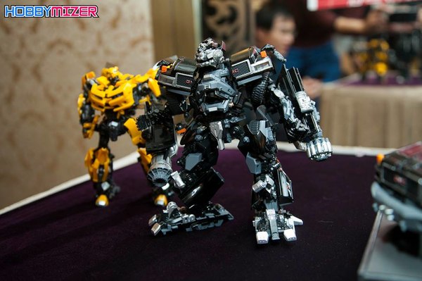 Mpm06 Ironhide Mpm05 Barricade Hi Res Press Preview Images  (38 of 66)